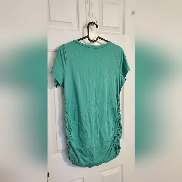 Motherhood Maternity Green Tshirt Size Medium - Picture 2 of 3